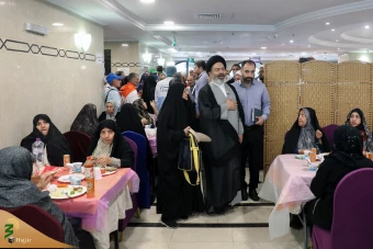 دیدار صمیمی سرپرست حجاج ایرانی با زائران کشورمان درمدینه منوره _ 2 8