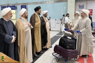 وصل ممثلو المراجع العظام التقلید إلى المدینة المنورة 7