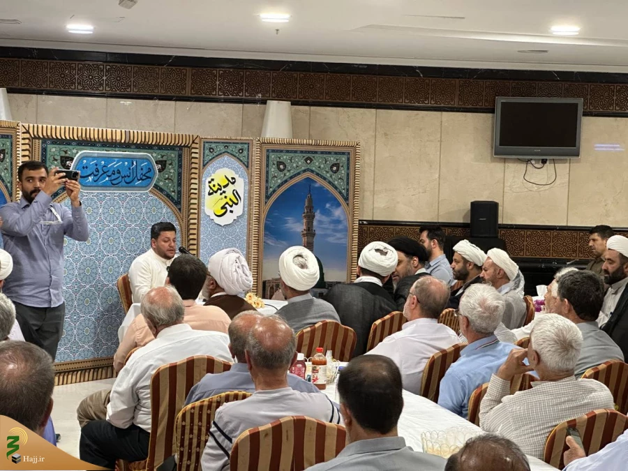 طنین روضه غربت امام رضا(ع)در مدینه منوره 9
