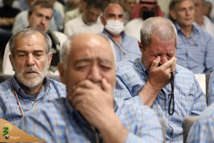 در مراسم پرفیض دعای کمیل مدینه مطرح شد:
توصیه‌های مهم امام صادق(ع) به زائران سرزمین وحی/ درخشش زائران ایرانی محصول همدلی و همیاری همگان است 3