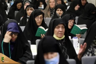 جری فی مراسم دعاء الکمیل فی المدینة:نصائح مهمة من الإمام الصادق (ع) لزوار مهبط الوحی/ تألق الحجاج الإیرانیین ثمرة تلاحم الجمیع و تعاونهم 2