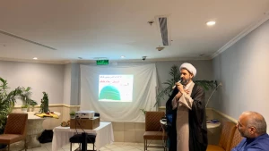 جدیدترین جلسه مدینه شناسی در جمع زائران ایرانی برگزار شد/ نابینایی که به شوق دیدار پیامبر(ص) بینا شد