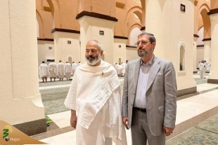 Head of the Iranian pilgrims put on Ihram and left for Mecca 2