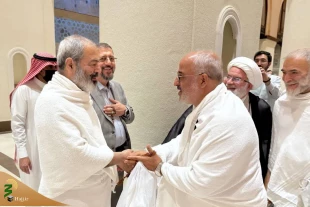 Head of the Iranian pilgrims put on Ihram and left for Mecca 4