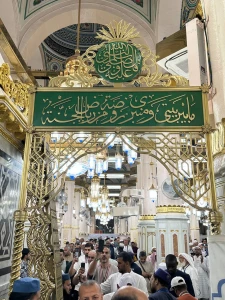 زیارت پدر پیامبر را در مسجدالنبی(ص) فراموش نکنید