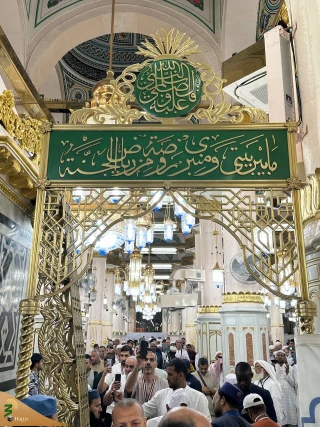زیارت پدر پیامبر را در مسجدالنبی(ص) فراموش نکنید