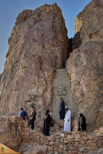 مسجد الفسخ و شکاف کوه اُحد؛ دو یادگار زنده از نبرد احد 18