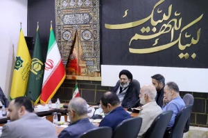 تاكيد رئيس بعثة الحجاج الإيرانيين على أهمية استخدام التقنيات الحديثة في خدمة الحجاج في جمع المراقبين و المفتشين في بعثة سماحة القائد.