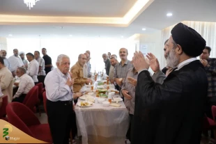 Head of the Iranian pilgrims listens to pilgrims' concerns at Kudi Tower 2 Hotel 3