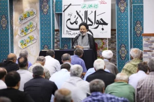 تصريحات رئيس بعثة الحجاج الإيرانيين بين الحجاج الإيرانيين في البيت الحرام بشأن اعتقال رجل دين إيراني في السعودية
