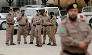 دستگیری 20 نفر به دلیل انتقال غیرمجاز 99 زائر به مکه