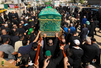 تشییع نمادین پیکر امام جواد علیه‌السلام در کاظمین 25