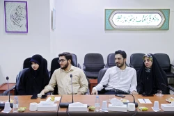 حجت الاسلام والمسلمین نواب در دیدار زوجهای جوان در مکه:
ایجاد آرامش و جلوگیری از فساد اخلاقی و اجتماعی از حکمتهای ازدواج است 3