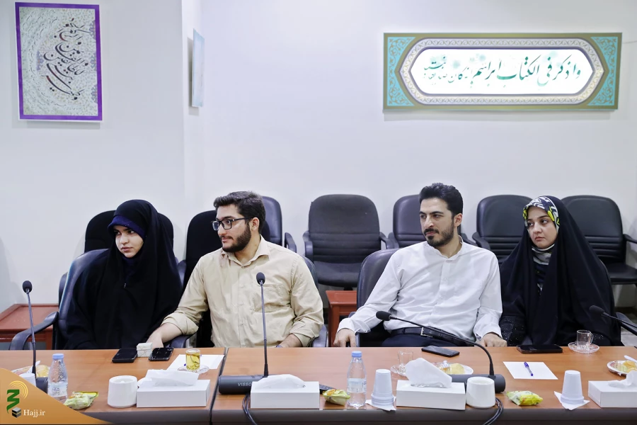 حجت الاسلام والمسلمین نواب در دیدار زوجهای جوان در مکه:
ایجاد آرامش و جلوگیری از فساد اخلاقی و اجتماعی از حکمتهای ازدواج است 3
