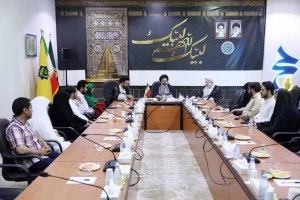 حجة الإسلام نواب في لقائه مجموعة من الأزواج الشباب في مكة: إن خلق السكينة و منع الفساد الأخلاقي و الاجتماعي من حكم الزواج.