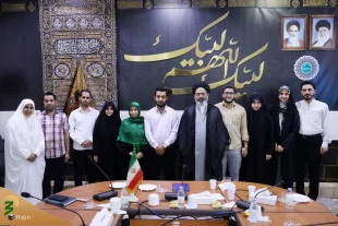 حجة الإسلام نواب فی لقائه مجموعة من الأزواج الشباب فی مکة: إن خلق السکینة و منع الفساد الأخلاقی و الاجتماعی من حکم الزواج. 5
