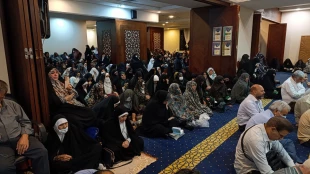 در مراسم دعای کمیل در هتل ویولت مطرح شد:
گناه انسان را از لذت مناجات محروم می کند 2