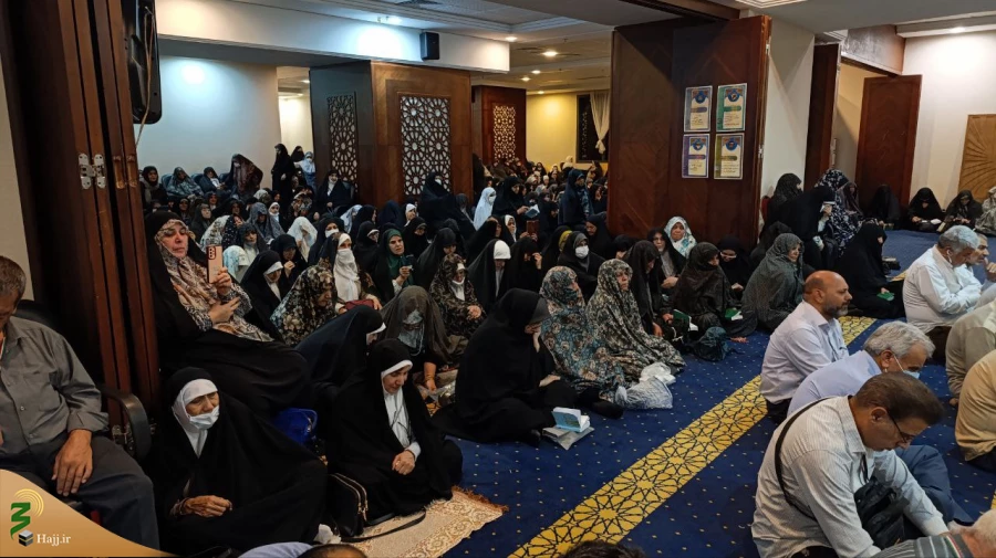 در مراسم دعای کمیل در هتل ویولت مطرح شد:
گناه انسان را از لذت مناجات محروم می کند 2