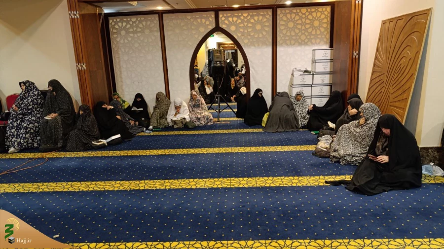 در مراسم دعای کمیل در هتل ویولت مطرح شد:
گناه انسان را از لذت مناجات محروم می کند 4