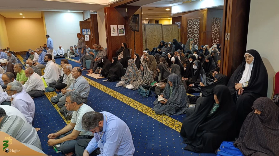 در مراسم دعای کمیل در هتل ویولت مطرح شد:
گناه انسان را از لذت مناجات محروم می کند 6