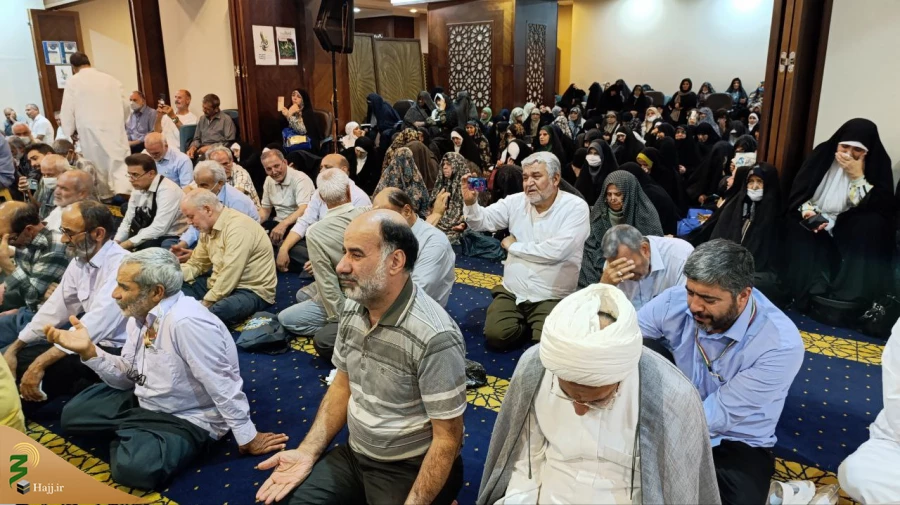 در مراسم دعای کمیل در هتل ویولت مطرح شد:
گناه انسان را از لذت مناجات محروم می کند 7