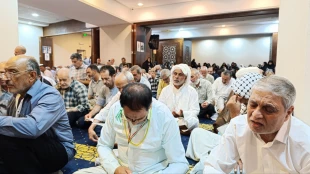 در مراسم دعای کمیل در هتل ویولت مطرح شد:
گناه انسان را از لذت مناجات محروم می کند 8