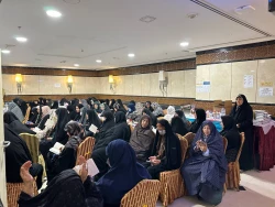 فریاد بغض‌های فروخورده زائران در محفل دعای کمیل مدینه النبی(ع) 14