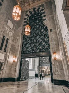 حاجی نوشت؛
الف مثل انار مثل اعتکاف