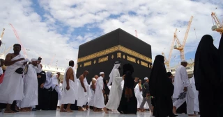 حل مشکلات همسفران؛ مهم‌تر از طواف واجب
