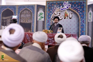 حجت الاسلام والمسلمین نواب مطرح کرد:
مسئولیت سنگین روحانیون کاروان ها و قدرشناسی فرصت یکماه راهنمائی زائران 12
