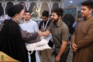 حجة الاسلام نواب؛ إن حضور المراهقین فی الحج تعتبر عملاً قیماً و استثماراً لمستقبلهم. 5