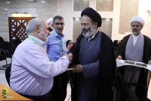 رئيس الحجاج الإيرانيين في لقاء عوائل الشهداء: هنيئاً لأبناء الأمة الإيرانية الذين سبقوا على بعضهم البعض في الشهادة. 3
