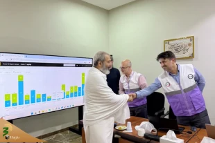 رئیس بعثة الحجاج الإیرانیین یتفقد غرفة التحکم فی نقل الحجاج الإیرانیین إلى المشاعر المقدسة/ عملیات النقل مستمرة بانتظام 2