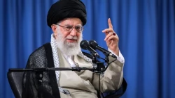 پیام رهبر انقلاب به مراسم برائت از مشرکین: دنیای اسلام نیازمند بکارگیری درس‌های حج برای متوقف کردن فجایع غزه/دولت‌های اسلامی راه‌های کمک به رژیم صهیونی را ببندند، ملتها مطالبه‌گر از دولتها باشند 2