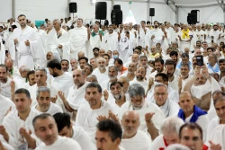 نوای دعای عرفه زائران ایرانی با رنگ و بوی امام عصر(ع) 10