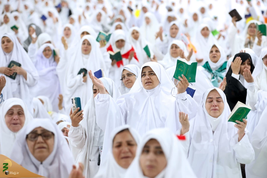 دعای عرفه زائران ایرانی ؛ قله عرفان اسلامی در صحرای عرفات 70