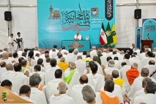 أكد حجة الإسلام سيد عبد الفتاح نوّاب، ممثل الولي الفقيه في شؤون الحج و الزيارة في صحراء العرفات بأن البراءة من المشركين سُنّة الأنبياء و الأحرار على مرّ التاريخ. 3