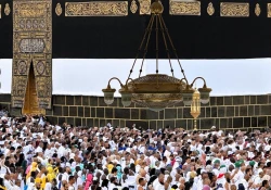 حجت‌الاسلام والمسلمین محمدمهدی معراجی پاسخ داد:
در زمان ازدحام در مسجدالحرام، طواف مستحب بکنیم یا نه؟ 2