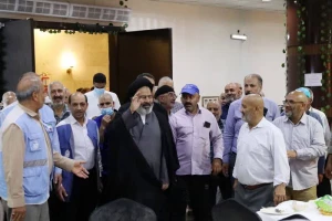 تفقد رئيس بعثة الحجاج الإيرانيين سكن الحجاج في «مزون متالقة» و اجري حواراً ودياً مع الحجاج