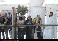 تصاویری از بازگشت اولین کاروان حاجیان ایرانی از عربستان به تهران 15