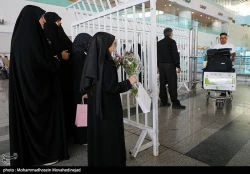 تصاویری از بازگشت اولین کاروان حاجیان ایرانی از عربستان به تهران 18