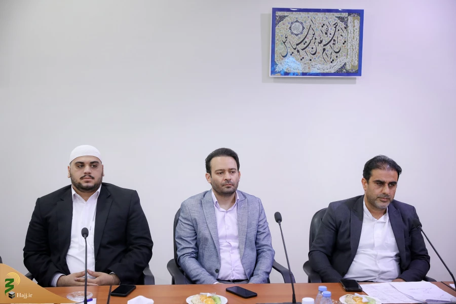 دیدار اعضای کاروان قرآنی نور با نماینده ولی‌فقیه در امور حج و زیارت 19