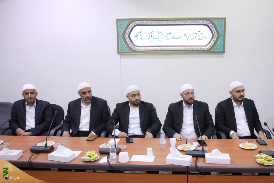 دیدار اعضای کاروان قرآنی نور با نماینده ولی‌فقیه در امور حج و زیارت 20