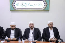 دیدار اعضای کاروان قرآنی نور با نماینده ولی‌فقیه در امور حج و زیارت 21