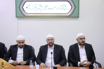 دیدار اعضای کاروان قرآنی نور با نماینده ولی‌فقیه در امور حج و زیارت 21