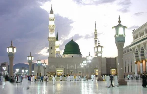روضه دلدادگی در اولین نگاه به گنبد سبز حرم نبوی+فیلم