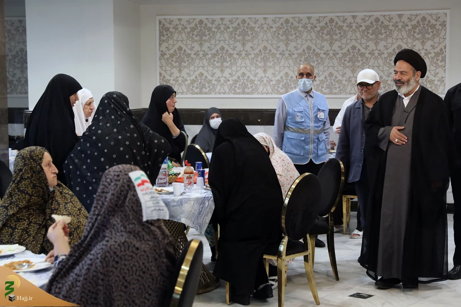 گفتگوی صمیمی سرپرست حجاج ایرانی با حاجیان در هتل منار توحید/ پاسخ به سوالات و تقدیر از عملکرد معینه ها 3