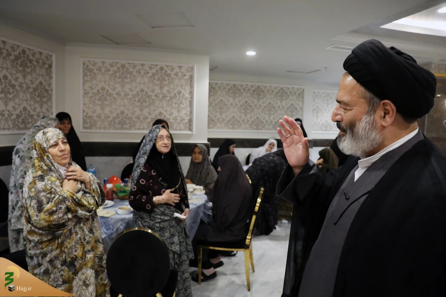 دیدار صمیمی سرپرست حجاج ایرانی با زائران کشورمان در مکه مکرمه _3 15