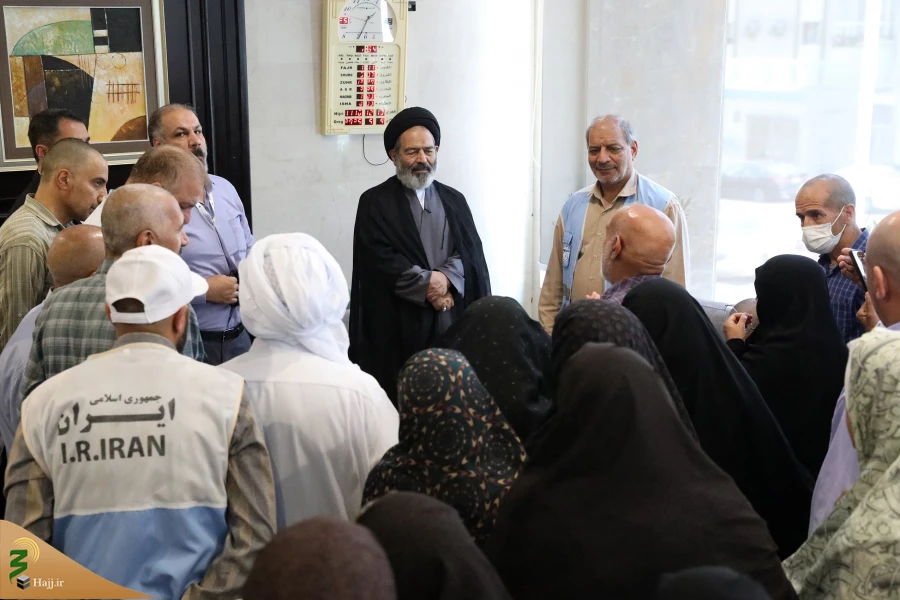دیدار صمیمی سرپرست حجاج ایرانی با زائران کشورمان در مکه مکرمه _3 30