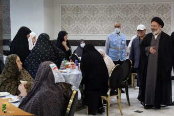 دیدار صمیمی سرپرست حجاج ایرانی با زائران کشورمان در مکه مکرمه _3 26